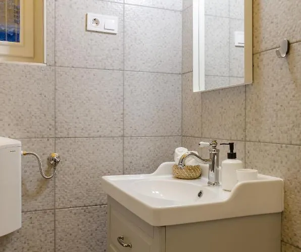 Appartement In Centre A16 *